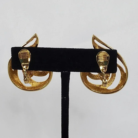 Vtg 80s Monet Gold Tone Swirl Clip On Earrings Huggie Climbers 1.5 Inches Signed - Picture 2 of 6